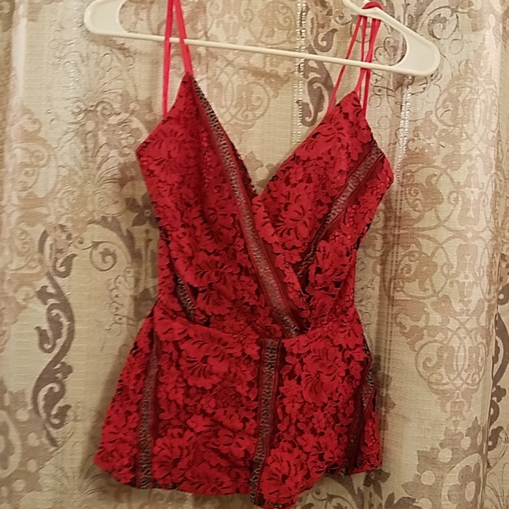 Lined lace top with elastic gathered waist adjusta